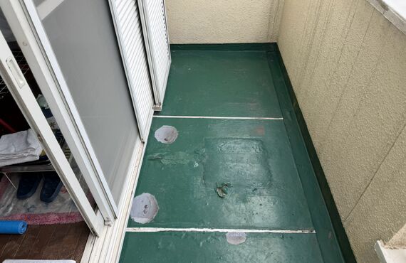 豊中市ベランダ雨漏りの為、ウレタン防水工事 | 拠点の豊中市と周辺地域で防水工事を行うassist