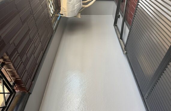 豊中市バルコニー、FRP防水トップコート塗り替え工事| 拠点の豊中市と周辺地域で防水工事を行うassist